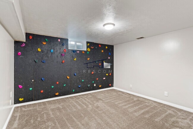 Building Photo - Spacious 3-Bedroom Ogden Home for Rent!