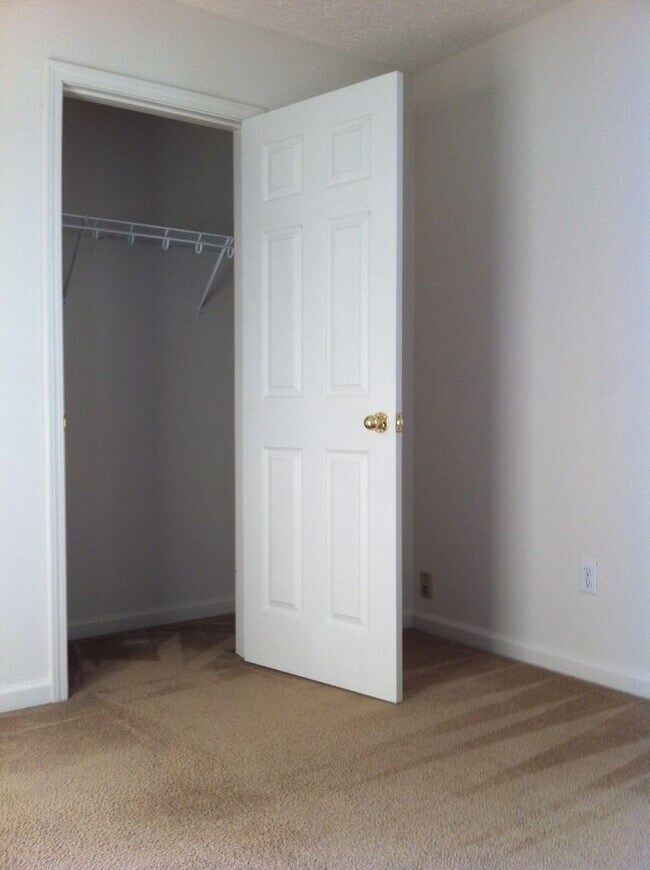 Building Photo - Lovely, Upscale Home! All Electric, Garage, Fenced Backyard; $1,900/Mo with 2 Yr Lease!