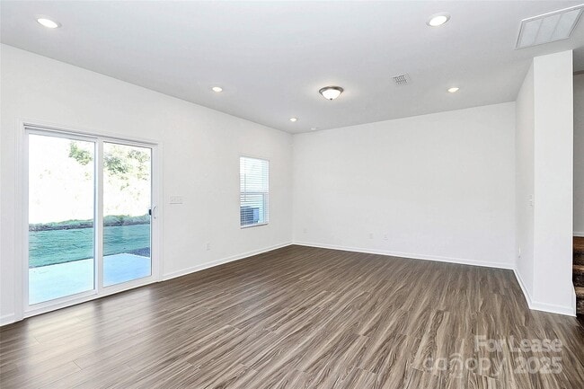 Building Photo - 3651 Secrest Lndg