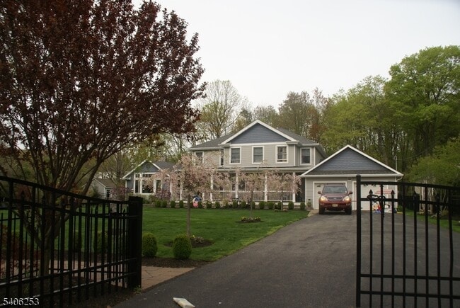 Building Photo - 414 Mineral Springs Dr