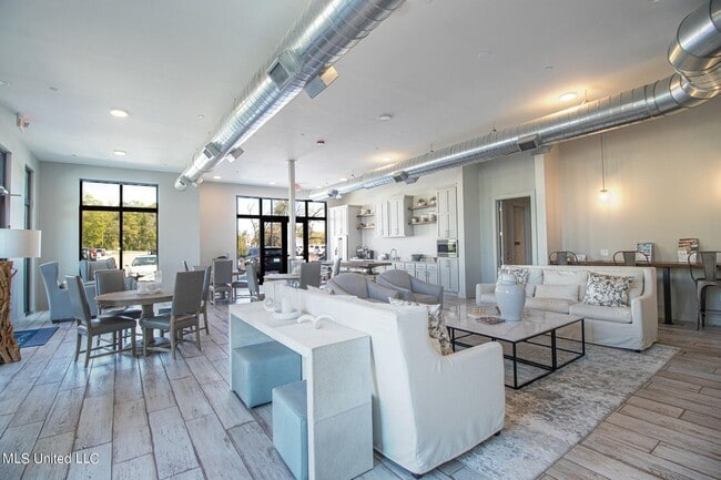 Building Photo - 2 Bed 2 Bath Condo - Open Concept at the I...