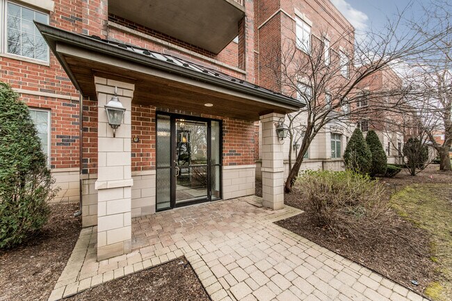 Building Photo - 1021 Peterson Ave