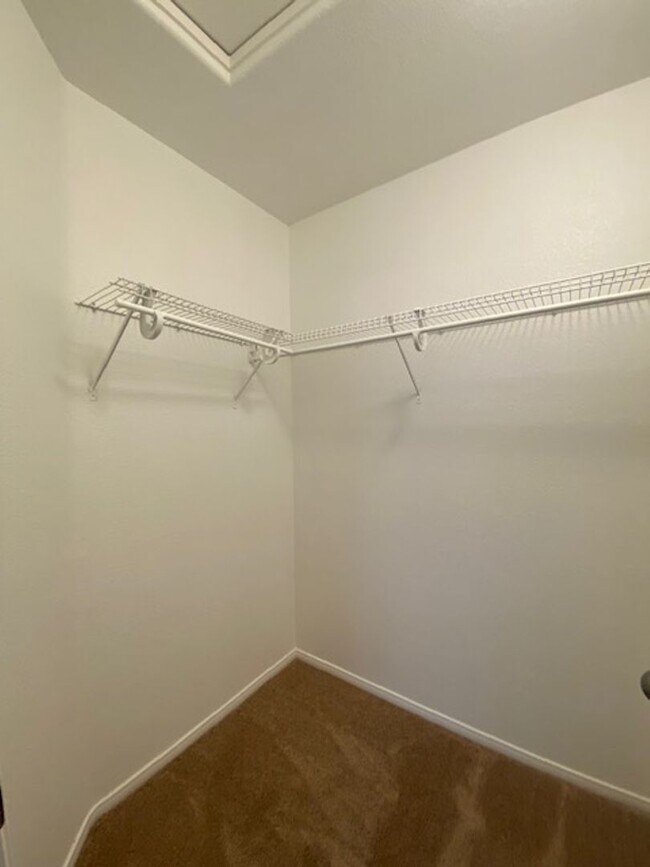 Building Photo - Southern Highlands 4 Bedroom- Single Famil...