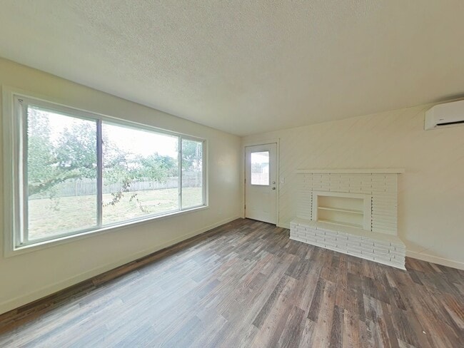 Building Photo - 3 Bedroom House ~ North Albany ~ Pet Friendly