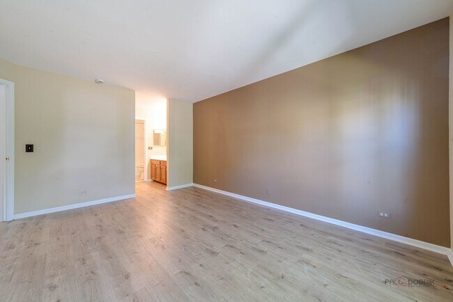 Building Photo - 305 Satinwood Terrace