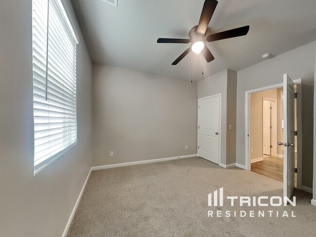 Building Photo - 4074 Beach Wy
