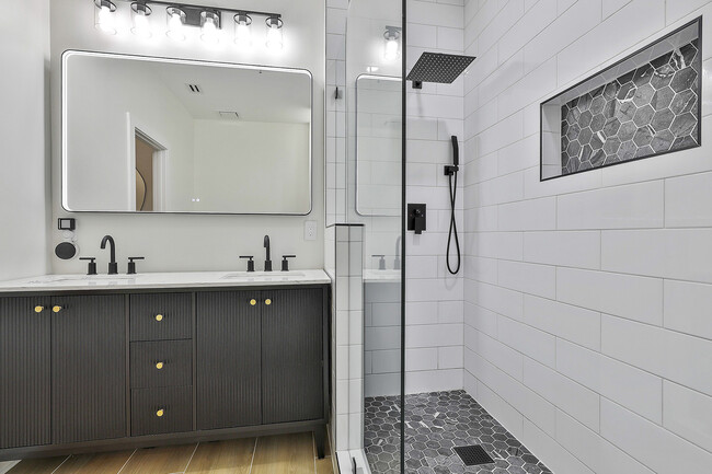 Building Photo - 675 Greenwood Ave NE