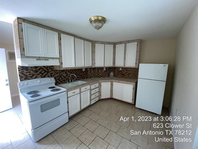 Building Photo - Stylish and Spacious 4-Bedroom Home PLUS C...