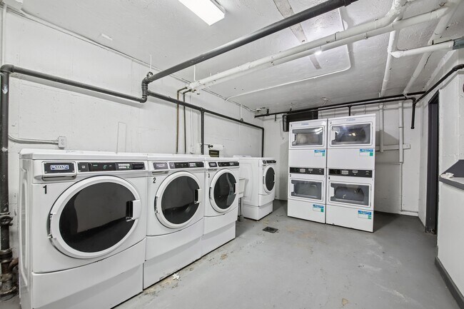 Building Photo - 165 Vroom St