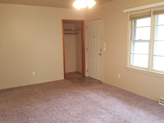 Building Photo - Now leasing for May 2025! Four Bed/Two Bath