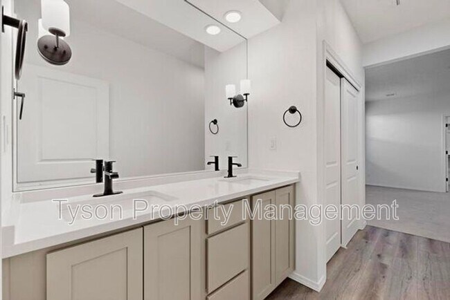 Building Photo - 6618 Sydney Drive NE