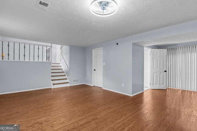 Building Photo - 5136 Rock Glen Dr