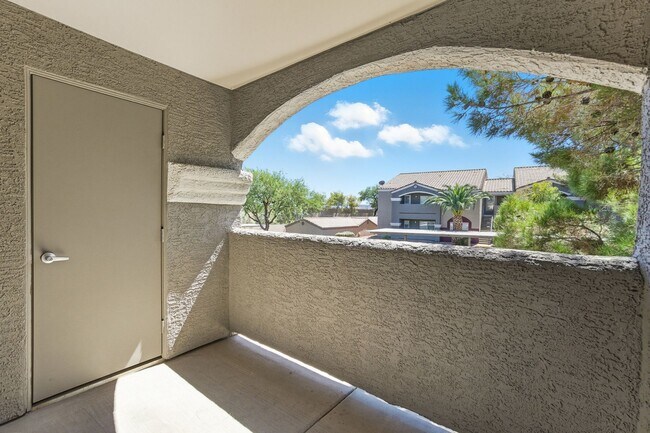 Building Photo - Beautifully maintained 1-story condo in Resort Style Community!