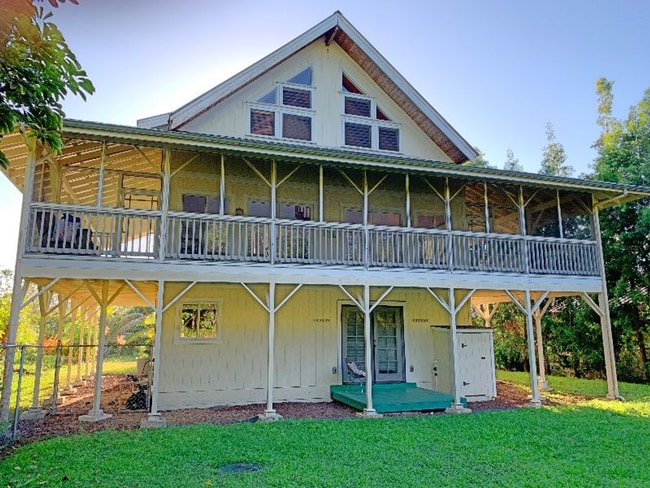 Building Photo - Beautiful Oceanfront 3 Bedroom Unit on Kal...
