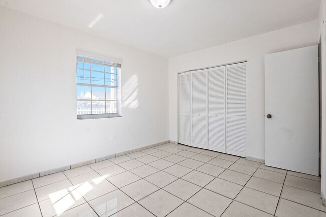 Building Photo - Comfortable 3-Bedroom Multifamily Home in Prime Miami Location (Water and electricity are included)