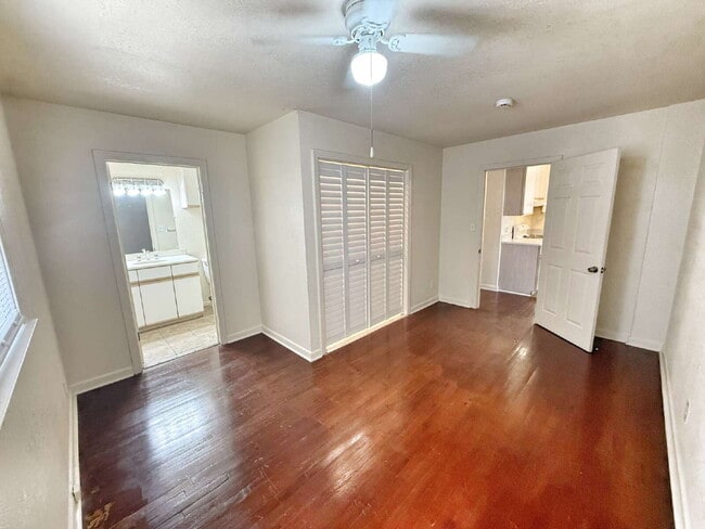 Building Photo - Unbeatable Location – Walk to the Comal Ri...
