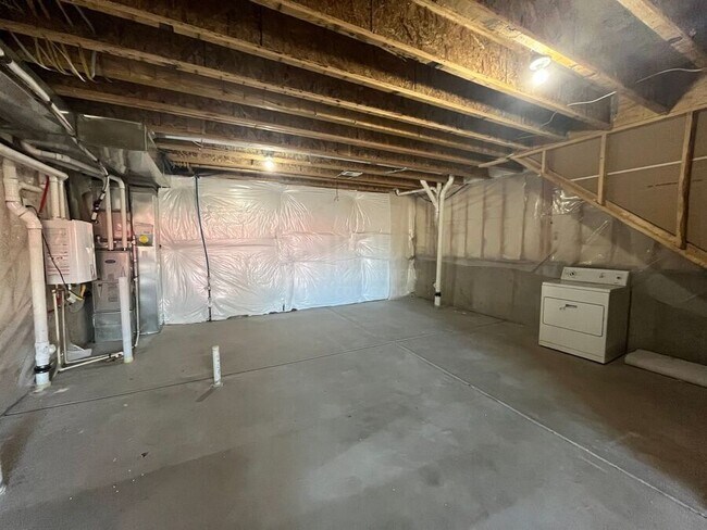 Building Photo - 811 E 98th-505