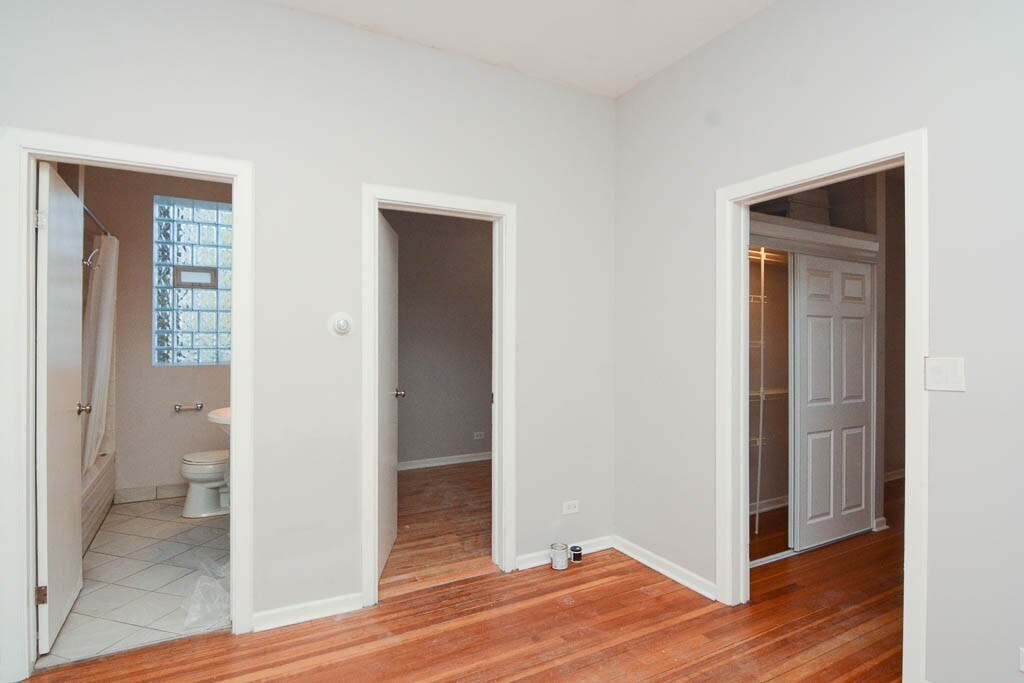 Building Photo - 2216 W Belmont Ave