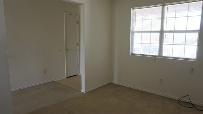 Building Photo - 4600 Greyhound Dr