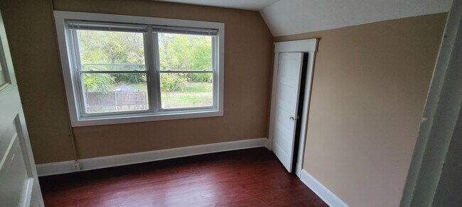 Building Photo - 209 N Grimes St