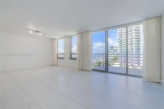 Building Photo - 1541 Brickell Ave
