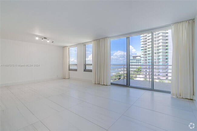 Building Photo - 1541 Brickell Ave