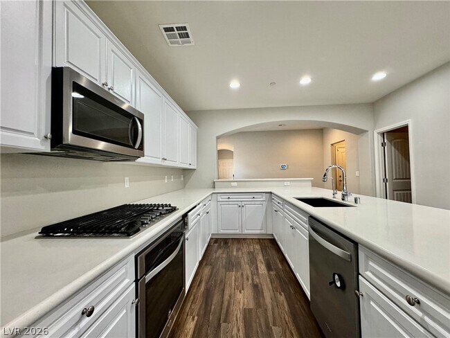 Building Photo - 353 Ambitious St
