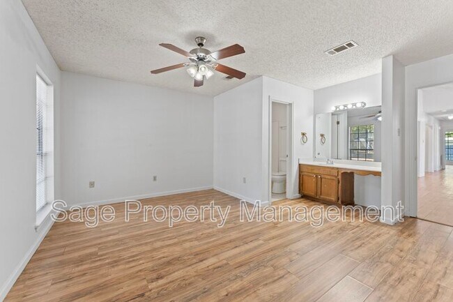 Building Photo - 1142/1144 Willow Creek Dr