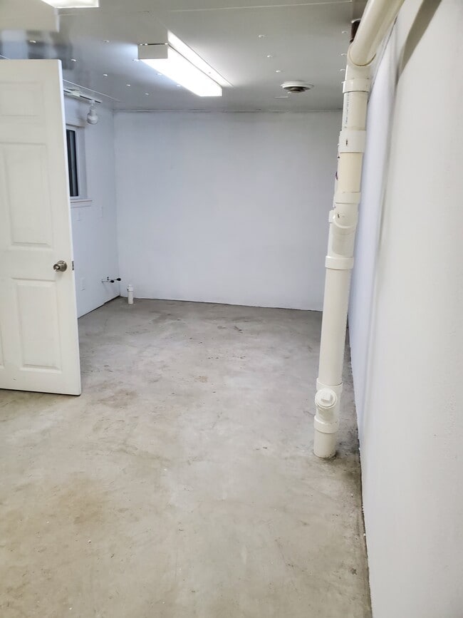Building Photo - 384 Gilmore St