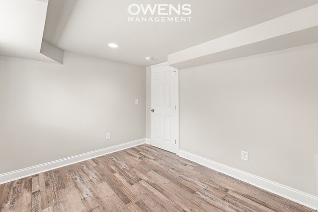 Building Photo - Downtown Gainesville Living Available Imme...
