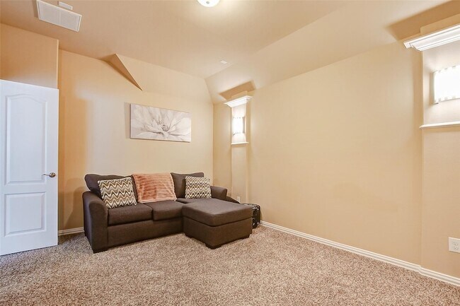 Building Photo - 623 Orlandis Ln