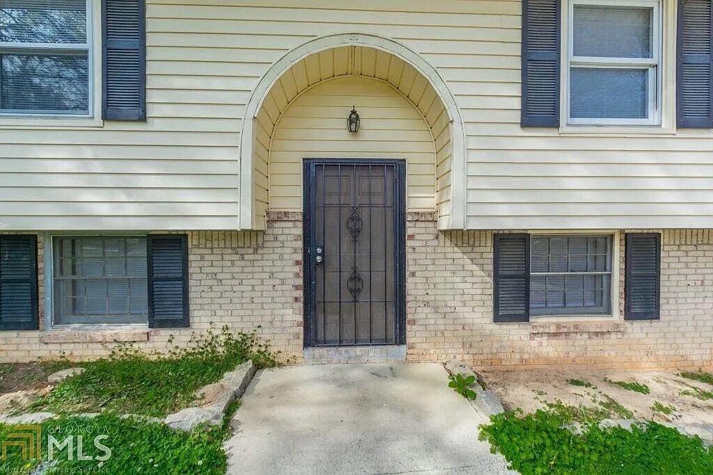 Building Photo - Room in House on Reba Rd