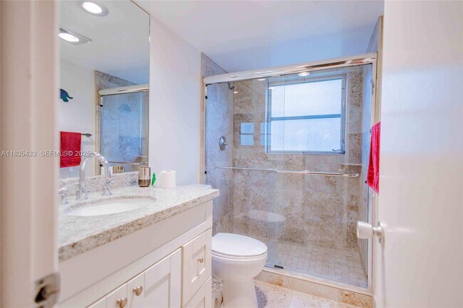 Building Photo - 2751 N Palm Aire Dr