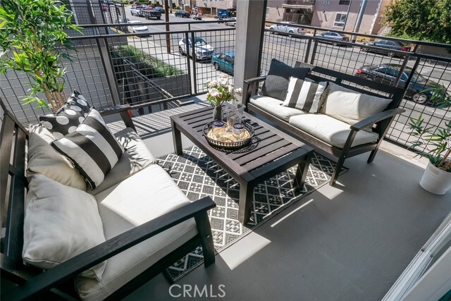 Building Photo - 13536 Vanowen St