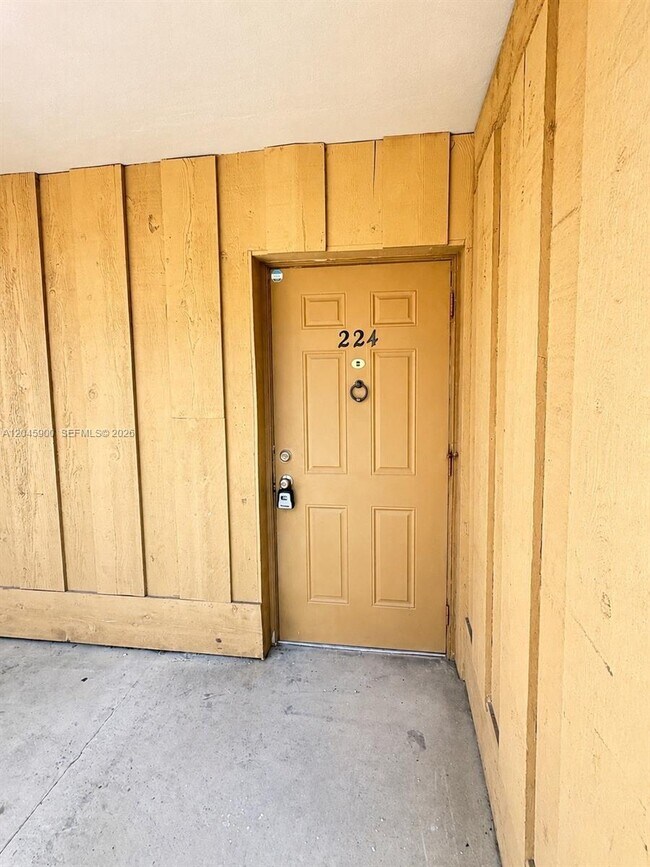 Building Photo - 4850 SW 63rd Terrace