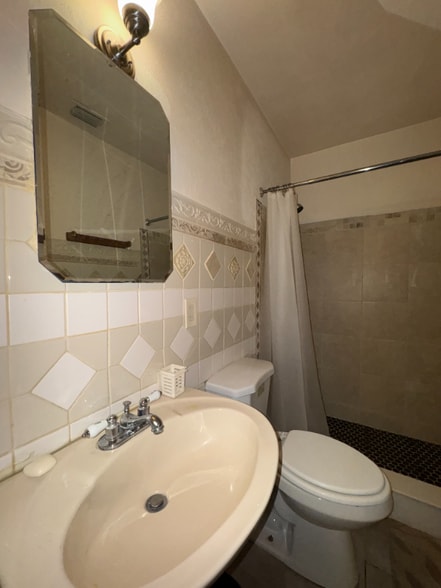 Building Photo - 6001 NW 43rd Ave