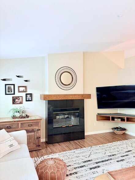 Building Photo - 709 Bozanich Cir