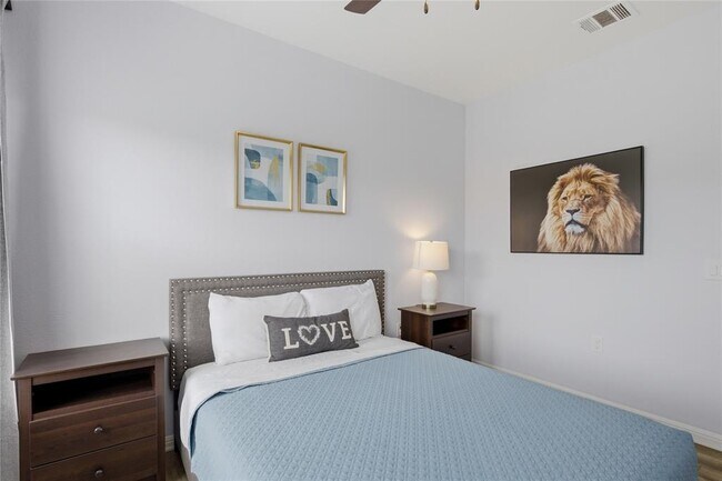 Building Photo - 7510 Lazy Creek Dr