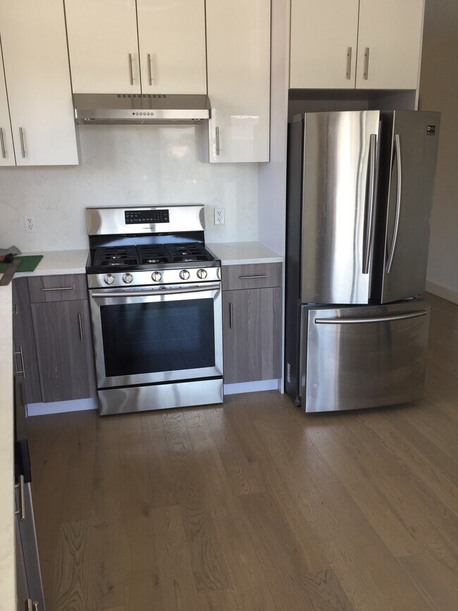 Kitchen - 6298 Woodhaven Blvd
