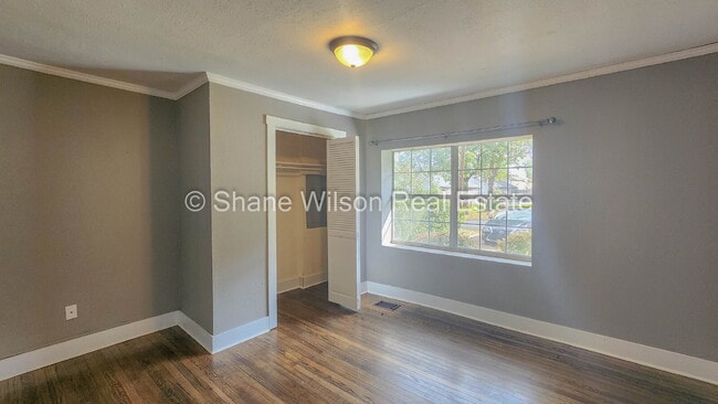 Building Photo - Comfortable 3 bedroom/ 1 bathroom home for rent.  Quiet neighborhood and lovely back yard and dec...