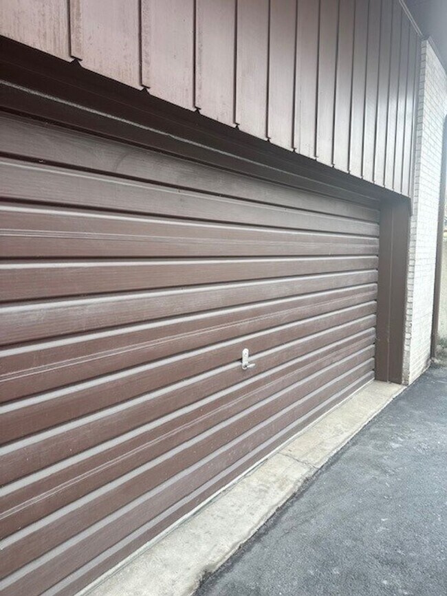 Building Photo - 2563 Gap View Rd