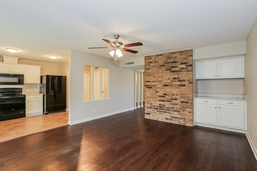 Building Photo - 7812 Burgundy Dr