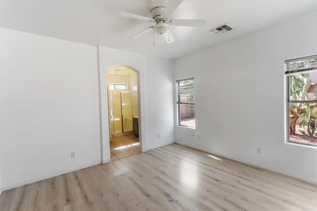 Building Photo - 45099 W Desert Cedars Ln