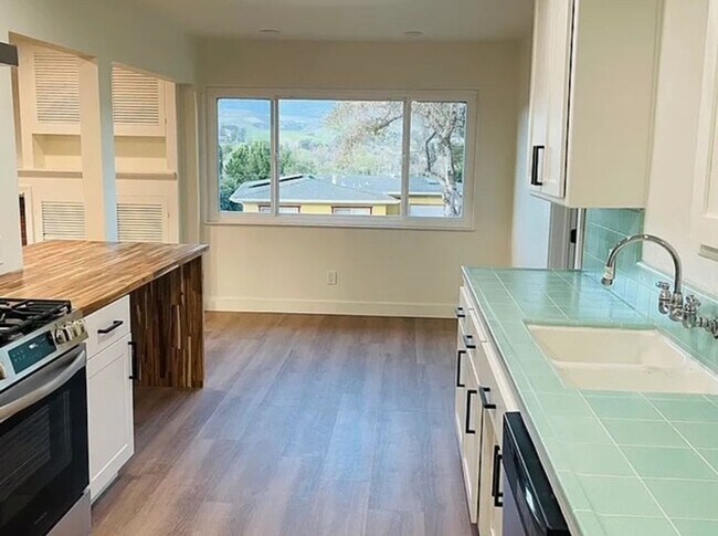 Building Photo - Short Term Rental Close to Cal Poly