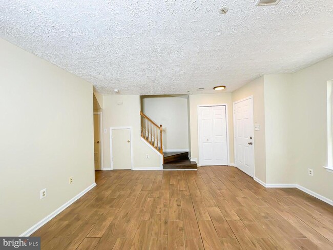 Building Photo - 7218 Mahogany Dr