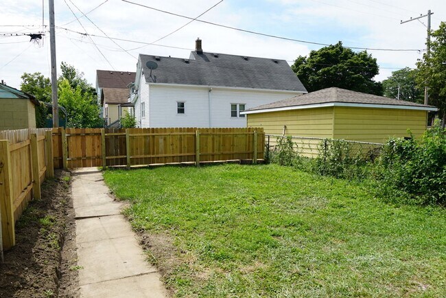 Building Photo - 2519 W Cherry St