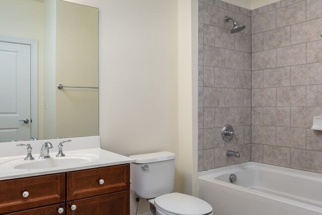 Building Photo - The BEST North Hills Condo!