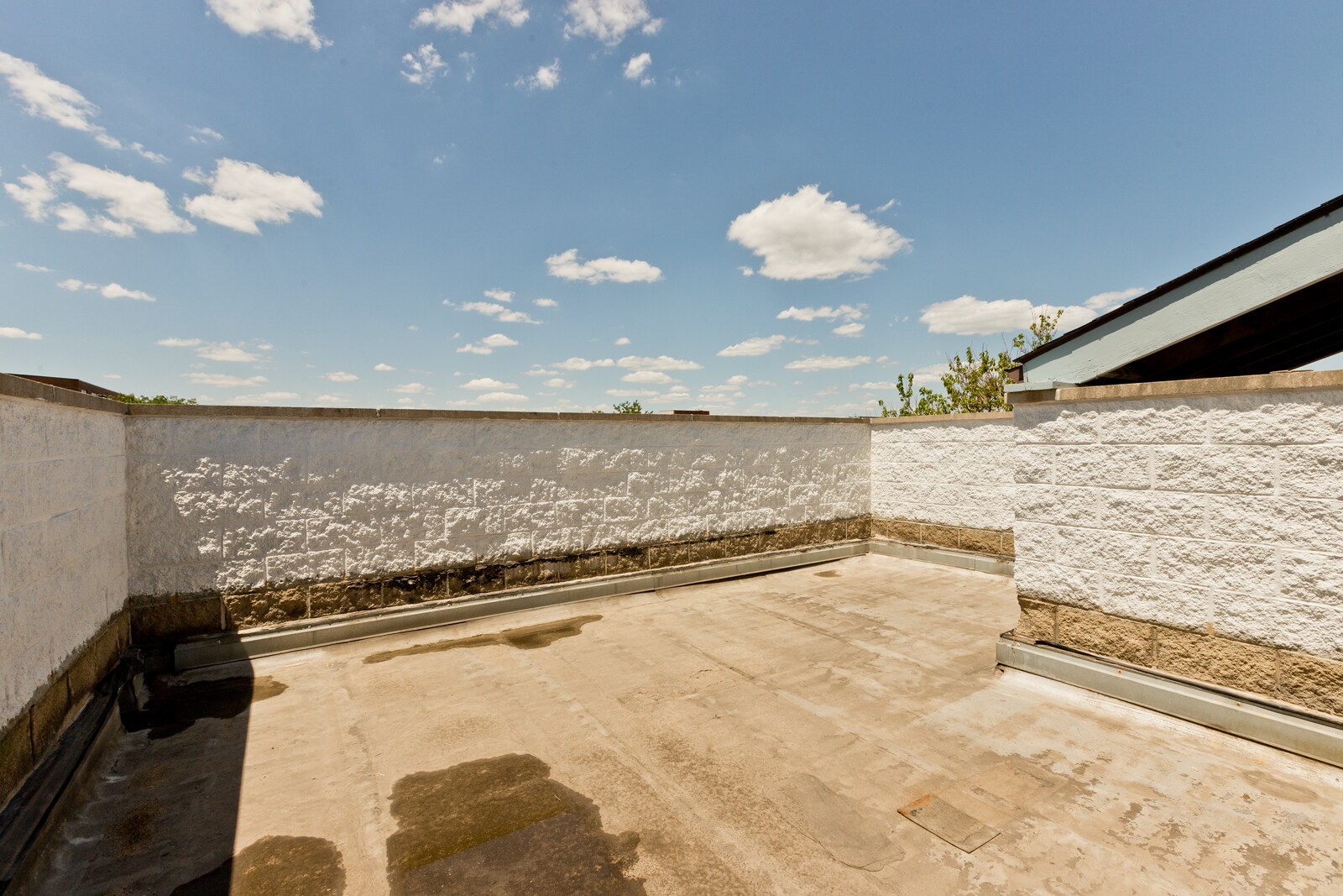 Building Photo - 2338 N Greenview Ave