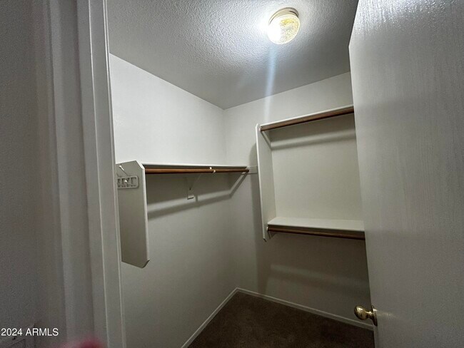 Building Photo - 755 W Baylor Ln