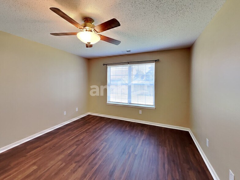 Building Photo - 9734 Thomas Ln